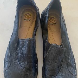 Size 11 earth spirit leather loafers